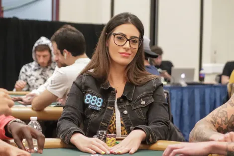 Quarteto brasileiro passa ao Dia 2 do Evento #74 da WSOP