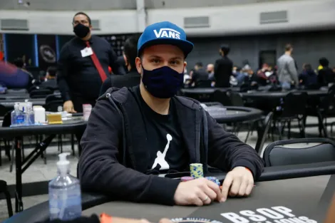 Julio Steffen puxa a fila de brasileiros ao Dia Final do Sunday Million