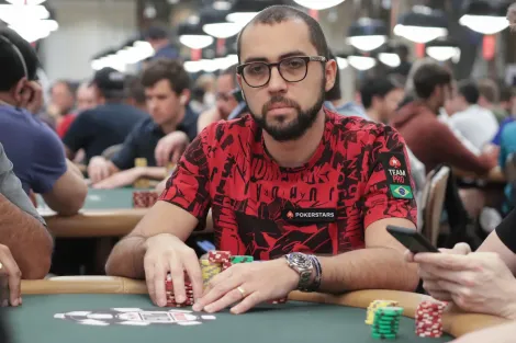 Rafael Moraes revela momento surreal no Main Event da WSOP: "Nunca tinha feito"