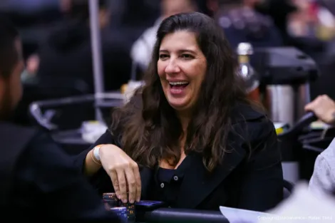 Regina Cassab é a chip leader do Dia 1 do HORSE no BSOP Winter Millions