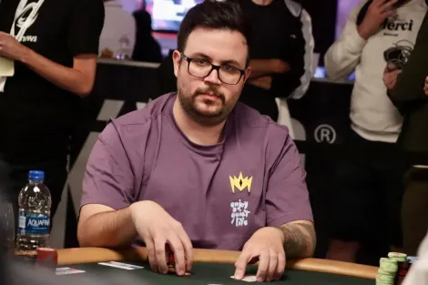 Caio Almeida está classificado para a decisão do Evento #81 da WSOP