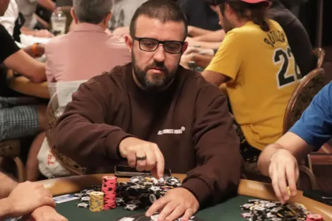 André Akkari está classificado para a decisão do Evento #84 da WSOP