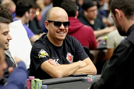 José Carlos Latorraca passa como chip leader no Dia 1 do 8-Game do BSOP Winter Millions