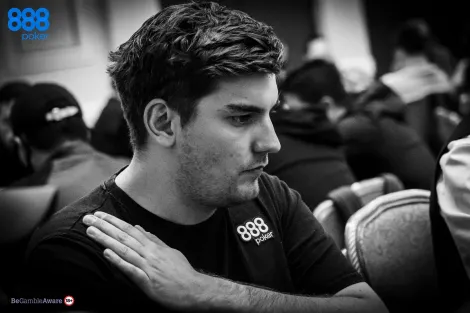 Assista a como é cair do Main Event da WSOP, com Josh Manley