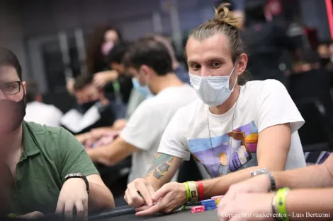 Alisson Piekazewicz puxa a fila no 6-Handed do BSOP Winter Millions