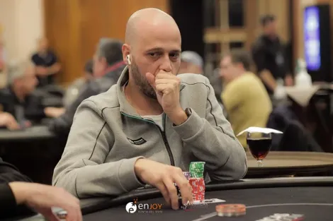 Eduardo Ferreira lidera trio brasileiro no Dia 3 do Main Event do Enjoy Poker Tour