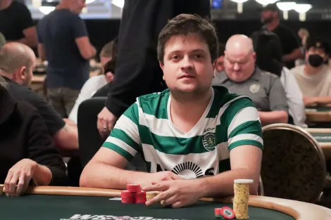 Eduardo Silva dá show nos torneios paralelos da WSOP Online