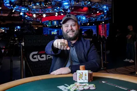 Scott Ball elimina brasileiro e leva bounty de US$ 1 milhão na WSOP Online