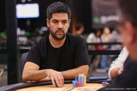 Thiago Decano avança gigante para o Dia 2 do High Roller do Suprema Big Hit