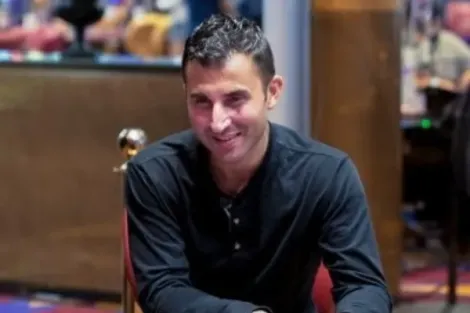 Cooler do ano? Ryan Feldman perde com straight flush em mão insana em Las Vegas