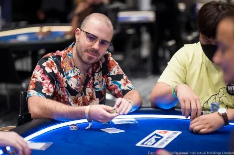 Tinha escape? Dan Smith é o primeiro eliminado do Super High Roller Bowl