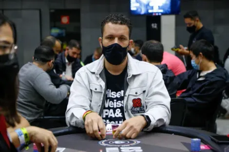 Luiz Constantino é campeão do US$ 215 BIG10 do Americas Cardroom