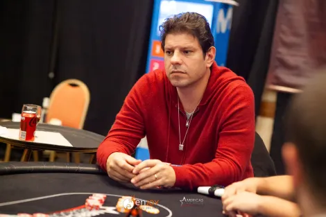 Thiago Amador e Caio Mansur avançam ao Dia 3 do Main Event do Enjoy Poker Tour