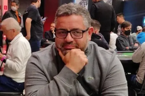 Thales Salomão avança entre os 10 primeiros no Dia 1B do UKIPT Main Event