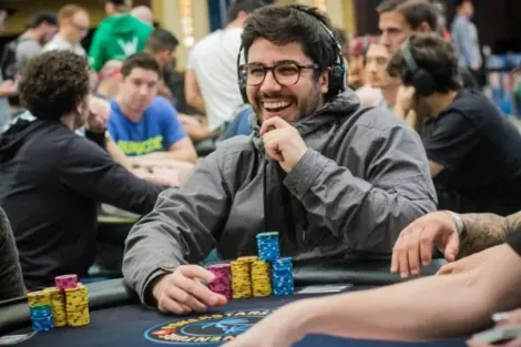 Português dá salto gigante no ranking do poker online; Brasil tem quatro no top 10