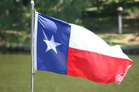 Clubes de poker do Texas são ameaçados por novo projeto de lei; entenda