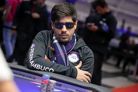 Douglas Lopes vai ao pódio do Sunday High Roller do Americas Cardroom