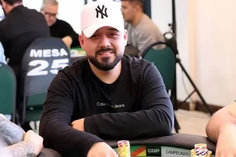 Fabiano Tunes alcança heads-up no Evento #99-Low da New Year Series