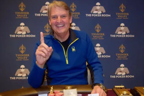 Voz da WSOP, Lon McEachern conquista anel de campeão do circuito