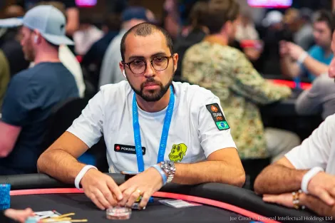 Rafael Moraes passa entre os líderes no US$ 2.200 Deep Stack do PCA