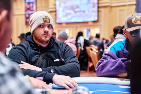 Visão de raio-x? Mike Holtz dá hero call insano de T-high na WSOP.com