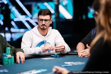 Allan Mello bolha mesa final do Main Event do PCA em sequência cruel