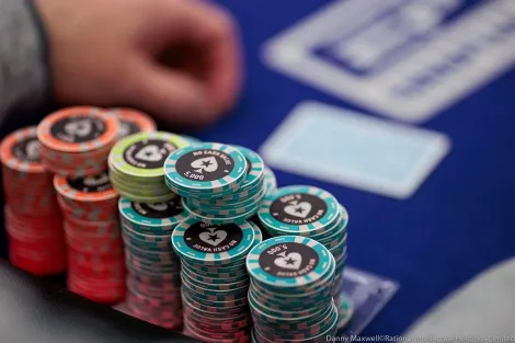 Em jogada esquisita, italiano "vomita" stack gigante no EPT Paris; entenda