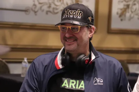 Em mão bizarra, Phil Hellmuth folda KK pré-flop em cash game