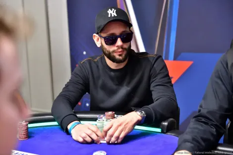 Paulo Brombim lidera quinteto brasileiro no Dia 2 do Main Event-H do SCOOP