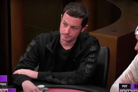 Tom Dwan acerta call e puxa maior pote da história do poker televisionado