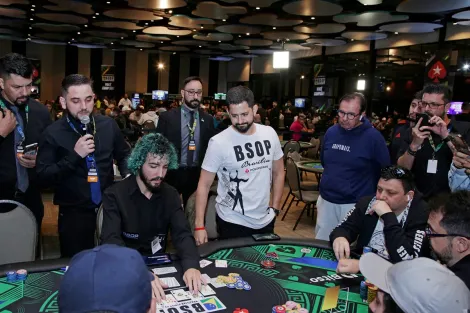 Gabriel Vilas bolha Main Event do BSOP Brasília em river cruel