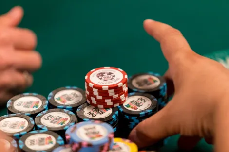 Fichas somem durante dinner break em confusão na WSOP; entenda