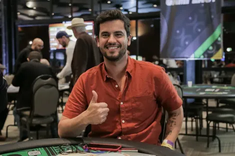 Douglas Mendes puxa fila de classificados no 6-Handed do BSOP Brasília