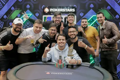 Carlos Eduardo Resende vai de short a campeão no High Rollers do BSOP Brasília