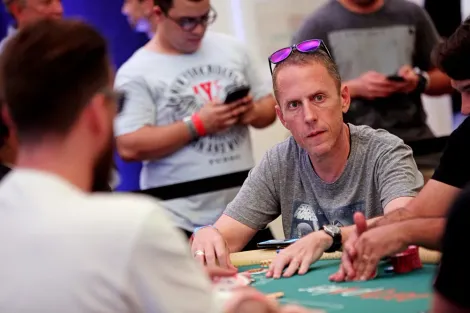 Andres Korn mostra coragem em blefe incrível em heads-up na WSOP