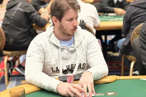 Aloísio Dourado avança entre os líderes para o Dia Final do 8-Game da WSOP