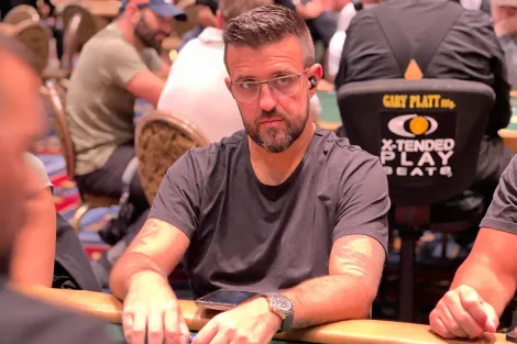 André Akkari lidera quarteto brasileiro rumo ao Dia 2 do Evento #35 da WSOP