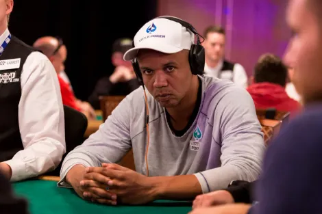 Phil Ivey sofre em bolha de US$ 411 mil na WSOP