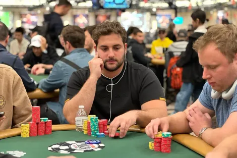 João Simão lidera quarteto brasileiro no Dia 3 Evento #44 da WSOP