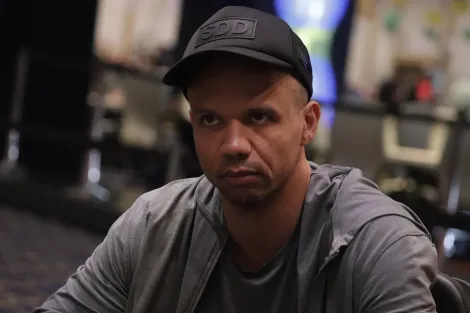 Phil Ivey está entre os 12 classificados no PPC da WSOP; Nacho Barbero bolha