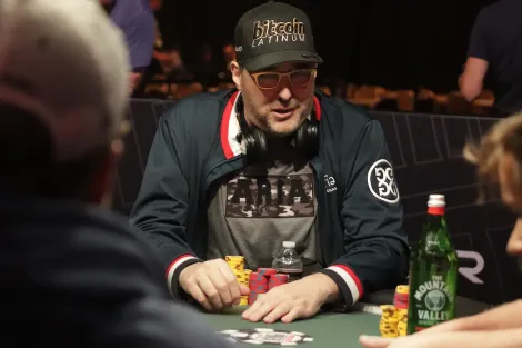 Bem jogado? Phil Hellmuth dá fold polêmico de full house na WSOP