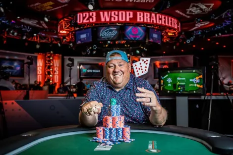 Jay Lockett fatura Evento #46 da WSOP em segundo torneio live da carreira