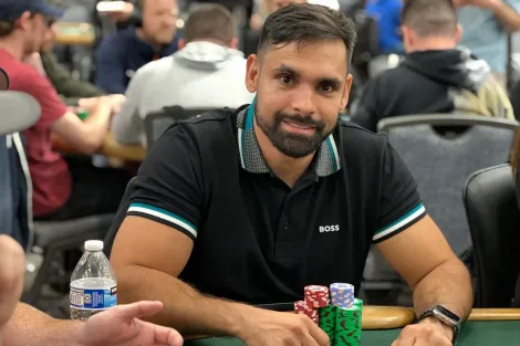 Hilton Laborda puxa fila brasileira rumo ao Dia 5 do Main Event da WSOP