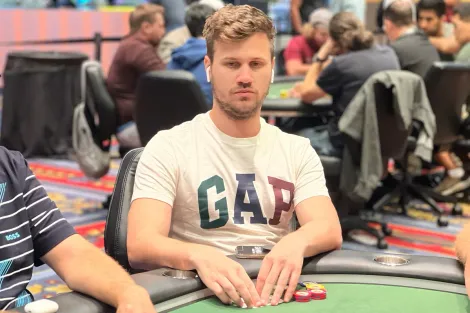 Kelvin Kerber puxa a fila brasileira no Dia 2 do Evento #82 da WSOP