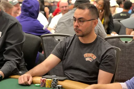 Set over set e pote de 100 blinds: Rodrigo Motoki cai no Main Event da WSOP