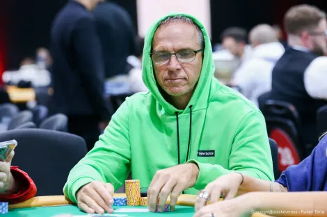 Gualter Salles lidera brasileiros no Dia 2 do Evento #86 da WSOP