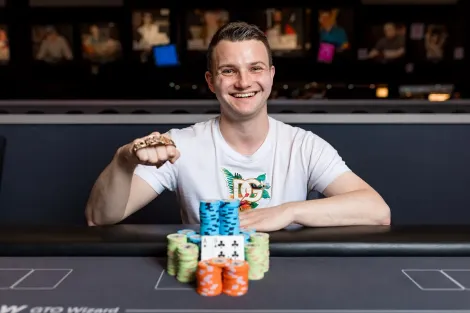 Alex Kulev vence Evento #84 da WSOP em mesa final relâmpago