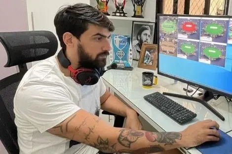 Guilherme Stoliar cai em bad beat cruel na mesa final do Sunday Million