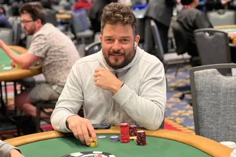 Fabiano Kovalski cai na mesa final do Evento #25 da WSOP Online