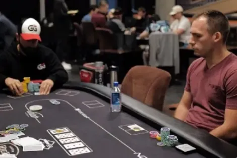 Você pagaria? Com AA, Daniel Negreanu enfrenta all in de Justin Bonomo